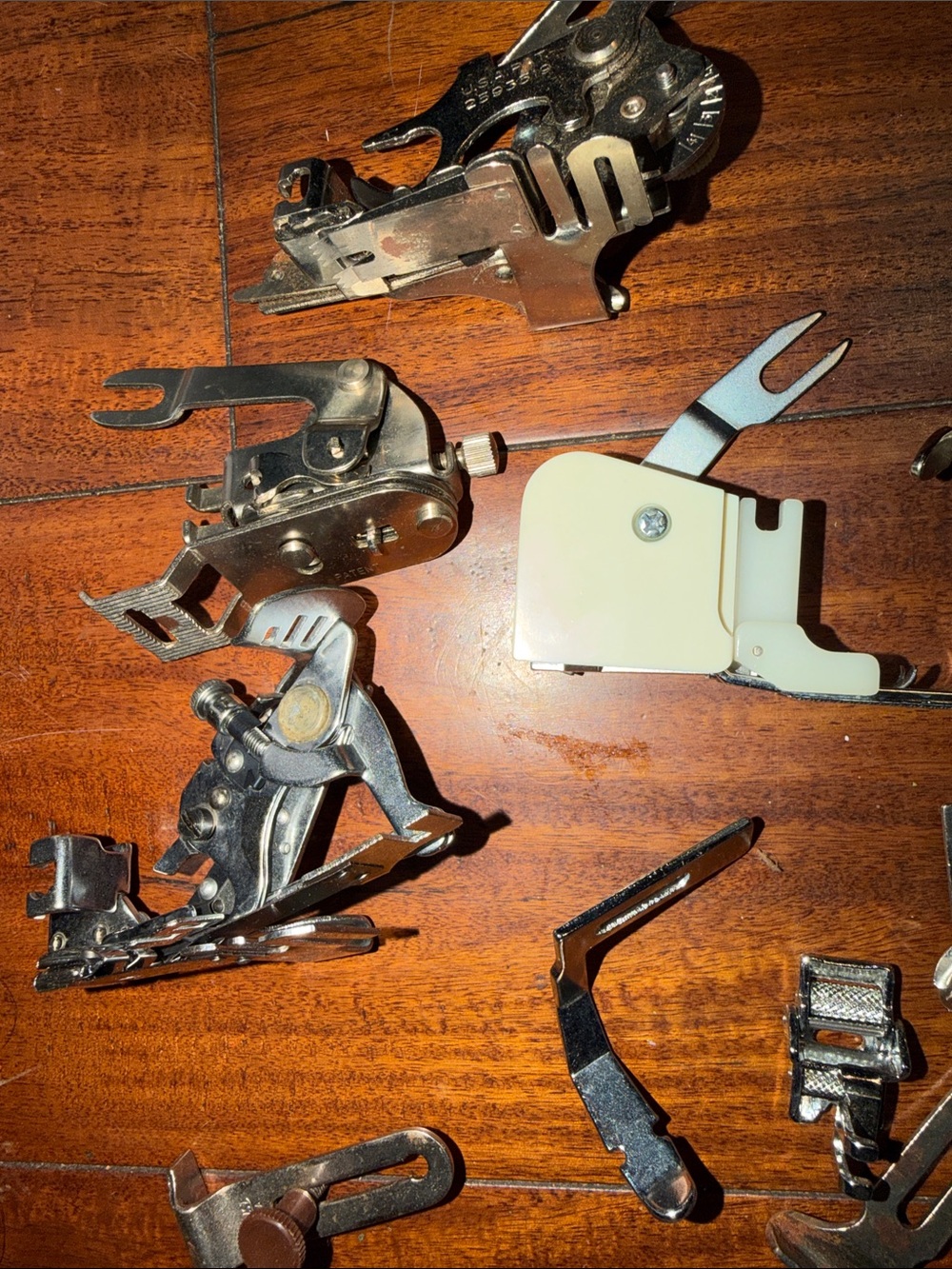 Universal Sewing Machine bundle Foot Accessory Set in Silver - Picture 2 of 5